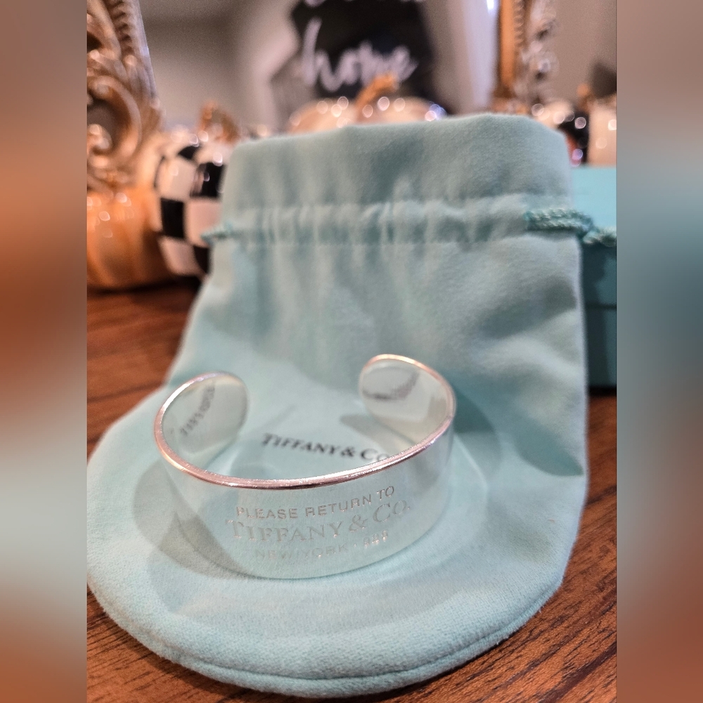 T&C Return To Tiffany Wide Cuff